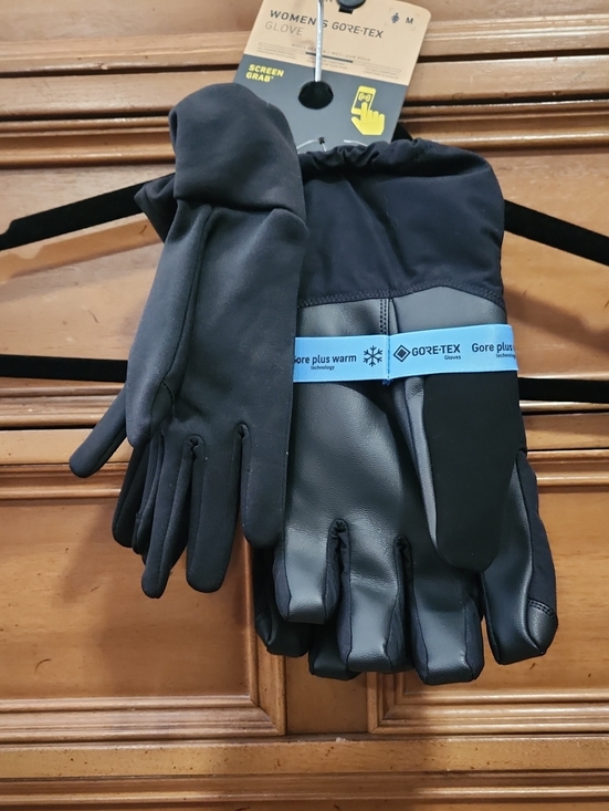 Burton Accessories - Burton Women's Black and Gray GORE-TEX Gloves
